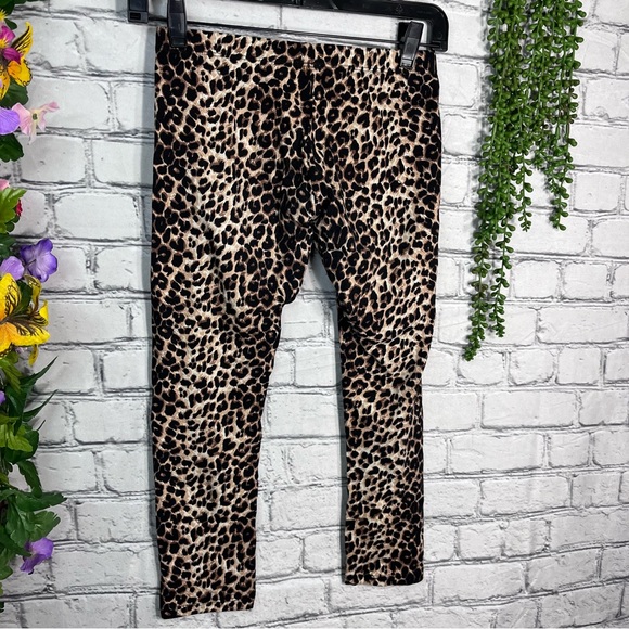 §🌸5/$25🌸One Blonde One Brunette Leopard Printed Cropped Leggings Size S/M - Picture 9 of 16